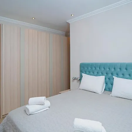 Villa Nikolakis Kerasia, On The