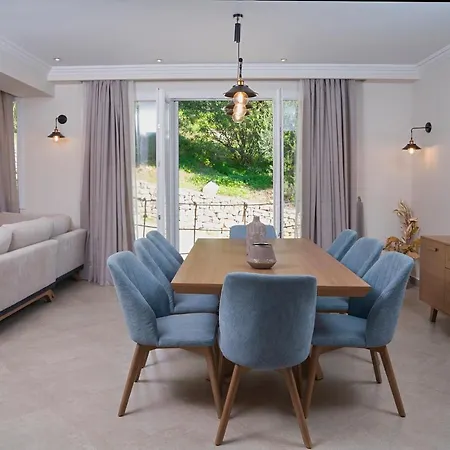 Nikolakis Kerasia, On The Villa Kerasa