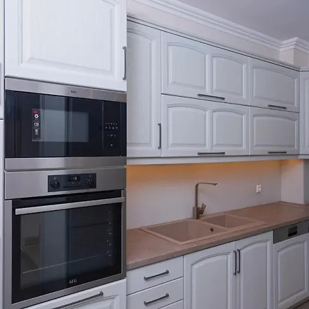 Nikolakis Kerasia, On The