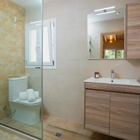 Nikolakis Kerasia, On The