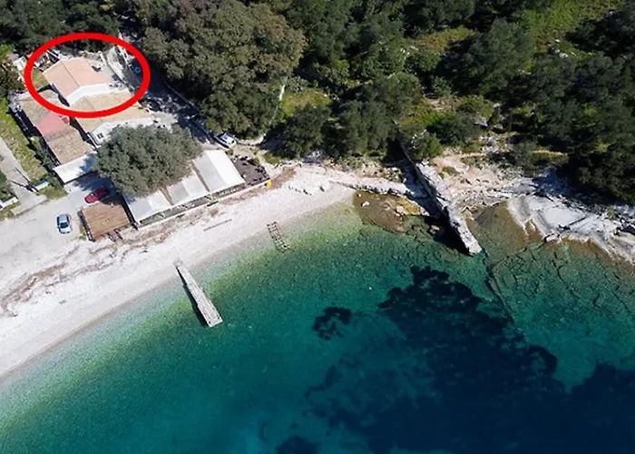 Villa Nikolakis Kerasia, On The