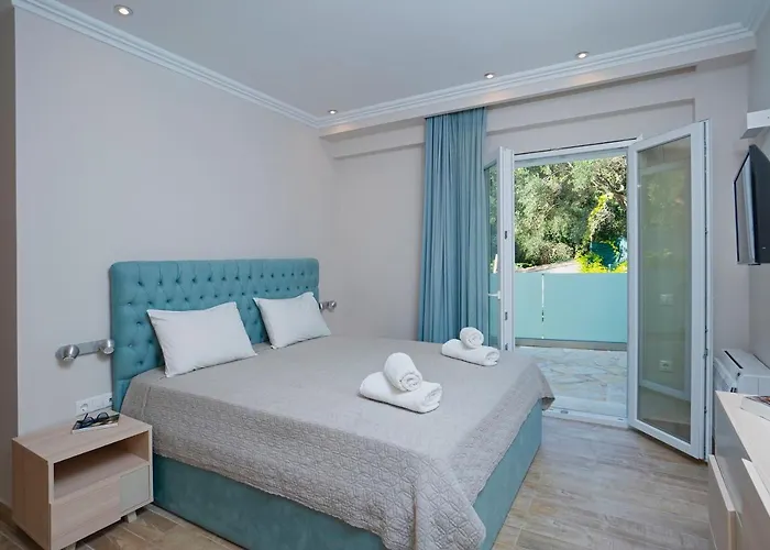 Villa Nikolakis Kerasia, On The