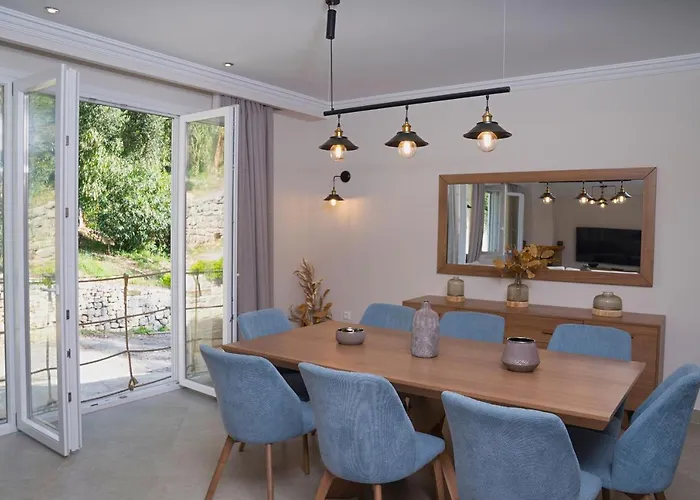 Villa Nikolakis Kerasia, On The