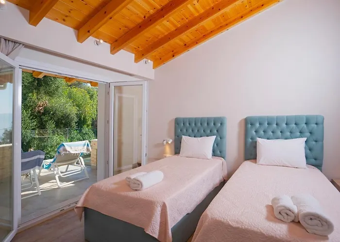 Villa Nikolakis Kerasia, On The *